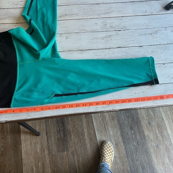 Lululemon Smooth Stride Crop Viridian
Green Pants Size 4 - Picture 7 of 9
